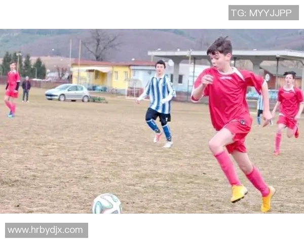 体能卓越的足球明星们如何通过训练塑造完美竞技状态与健康体魄 体能卓越的足球明星们如何通过训练塑造完美竞技状态与健康体魄