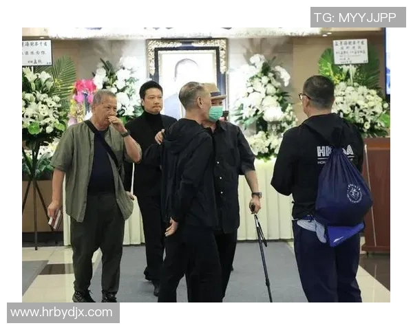 悼念足球明星空难中的英雄们共同铭记他们的光辉与奉献 悼念足球明星空难中的英雄们共同铭记他们的光辉与奉献